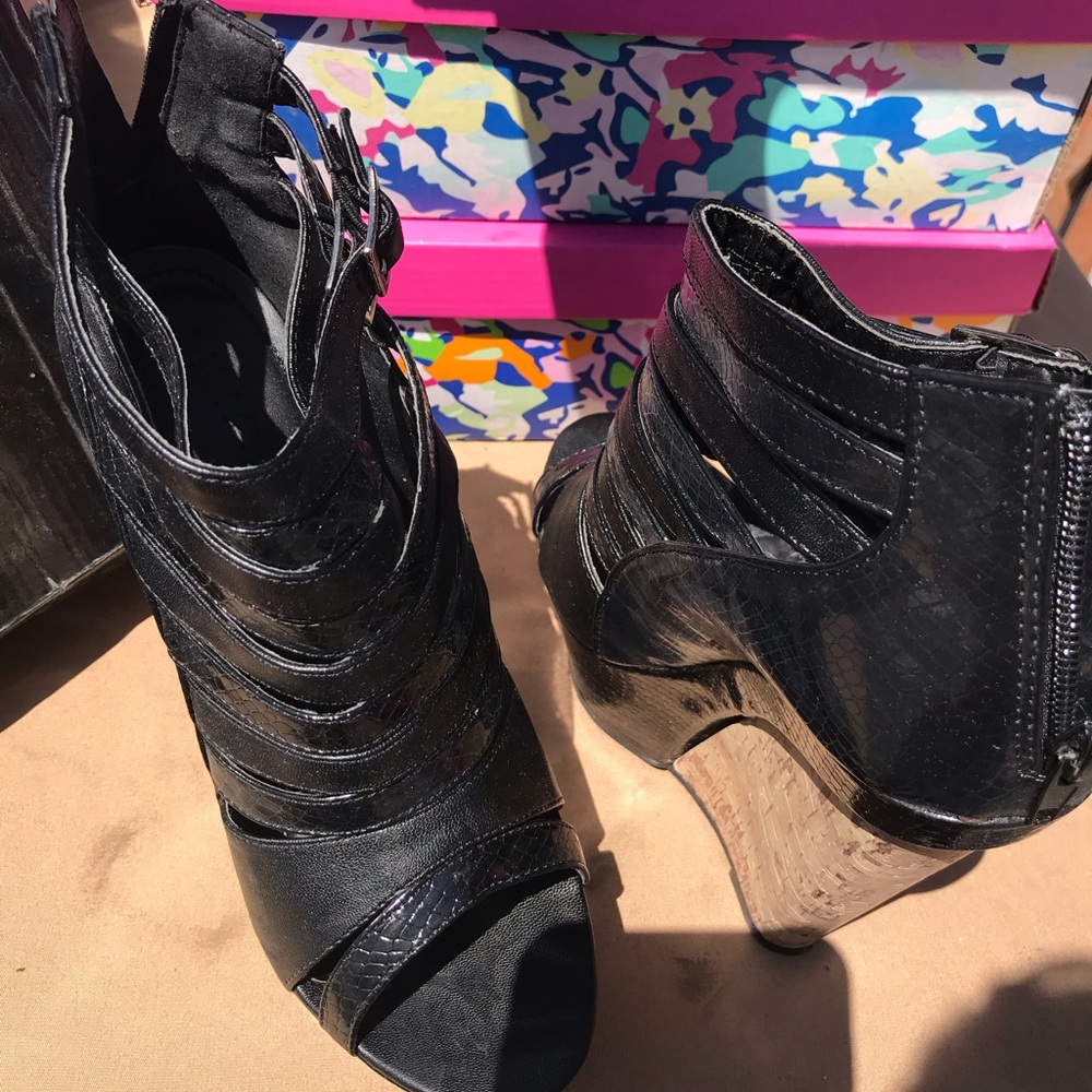 Shoes - Picture 2 of 2